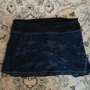 Lululemon size 6 skirt